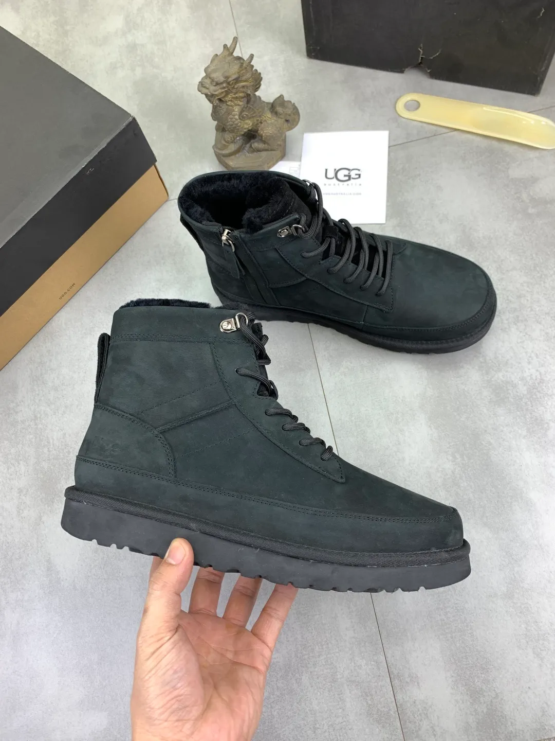 Men's shoes P620 New arrival🆕🆕🆕 IUGGI Men's British retro Martin boots Winter new men's outdoor hiking boots First layer of cowhide on the outside and wool on the inside Comfortable and warm Rubber sole sole Non-slip and firm Trendy and fashionable Casual and versatile Size: 39-44 (38 45 customized) Color: two colors